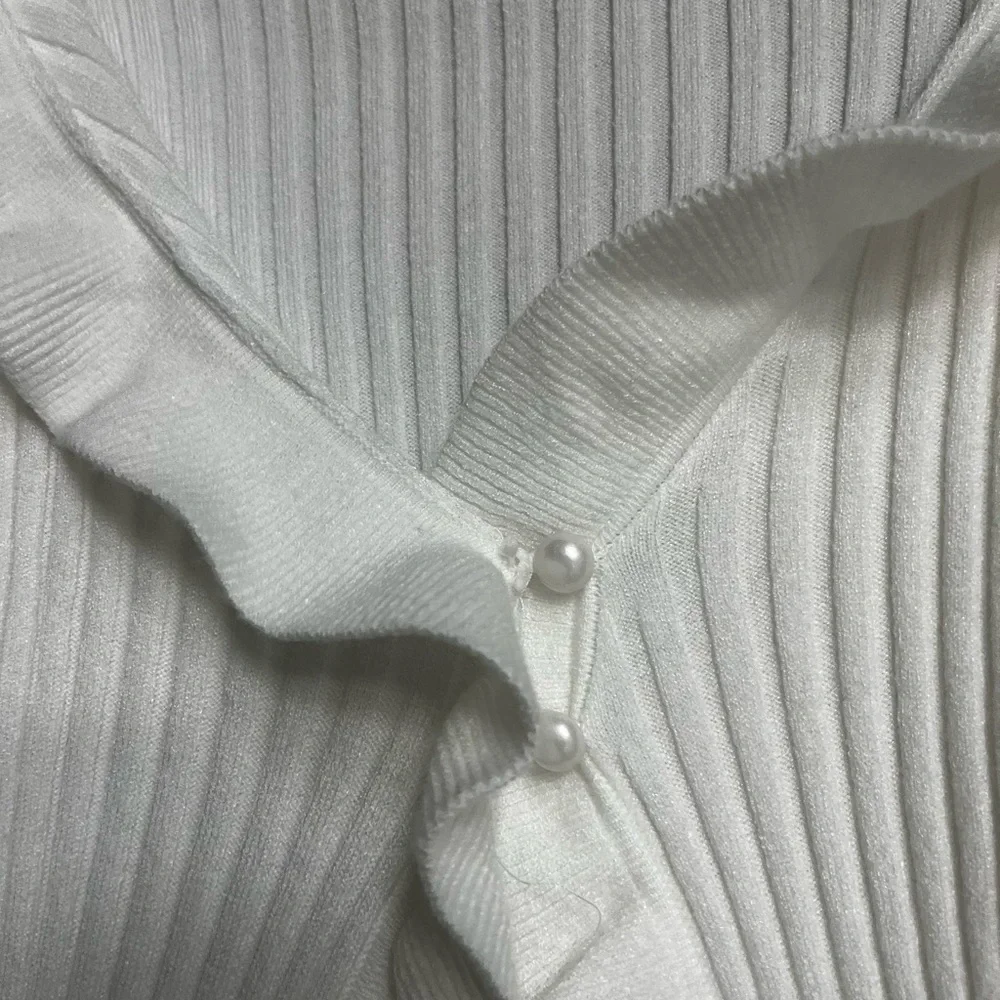 Ruffled White Ribbed Cardigan - Picture 2 of 2